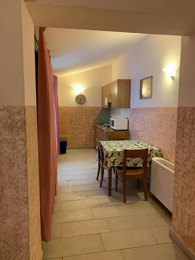 Gemini Studios Firenze 0*,